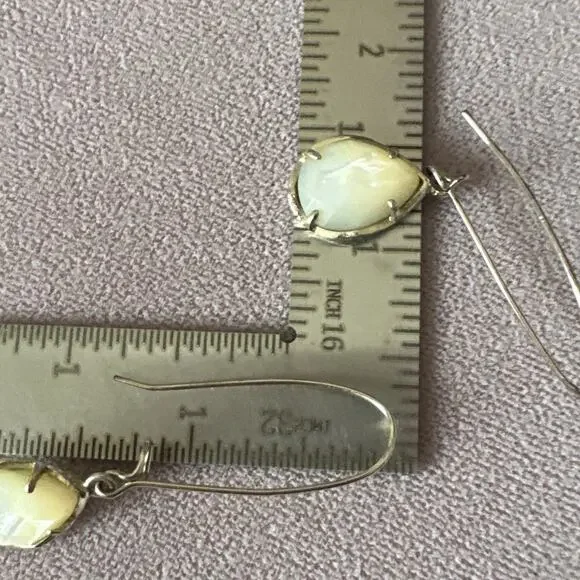 Kendra Scott Gold Tone Dee Drop Earrings In White Mother Of Pearl - Picture 8 of 8